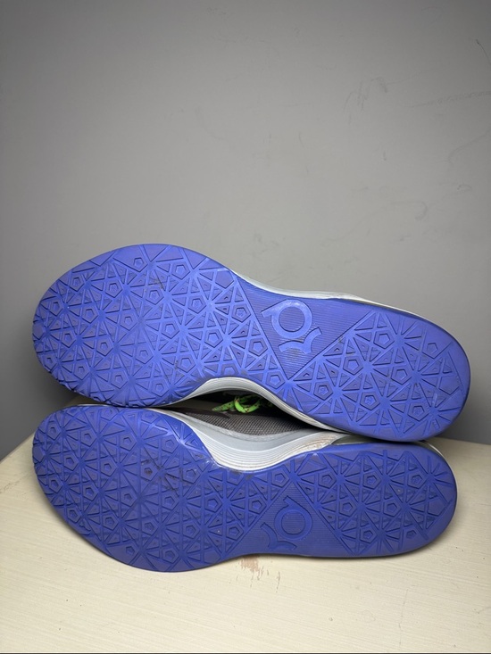 Athletic_Shoes